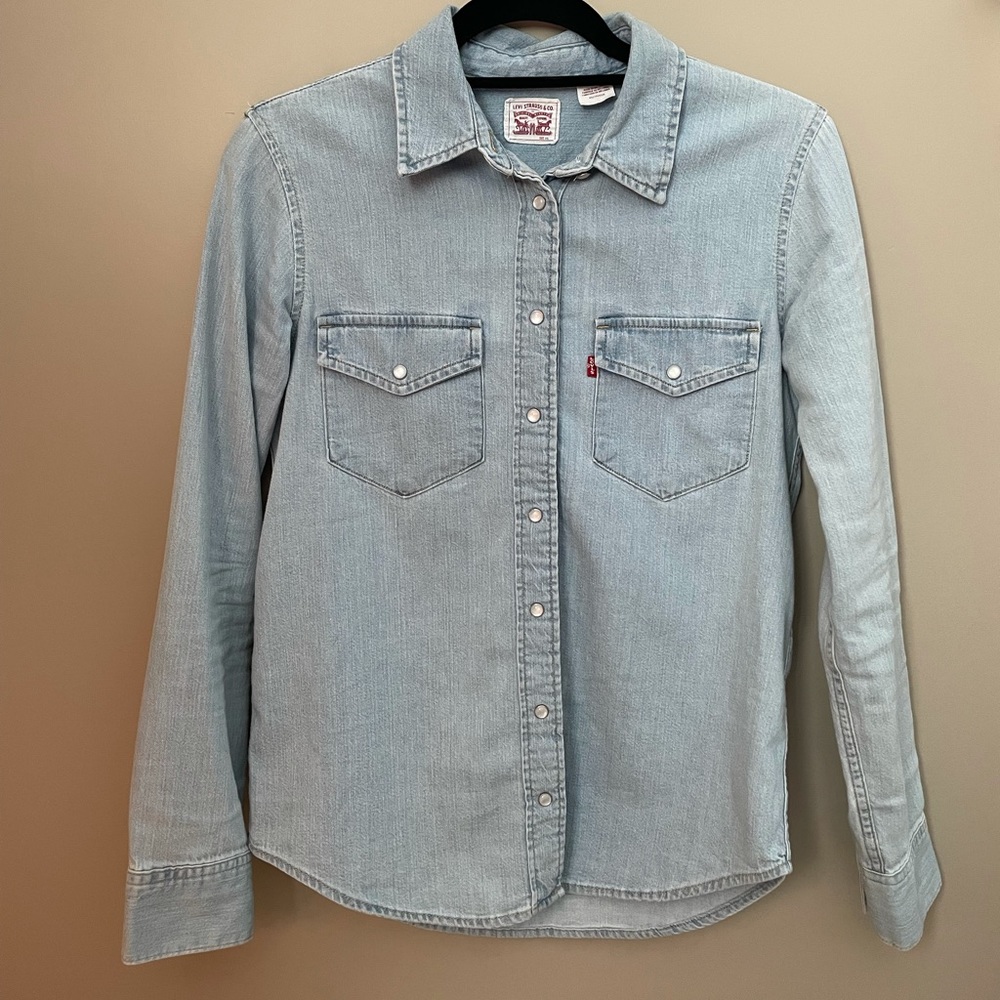 Levi’s Light Wash Essential Western Denim Shirt